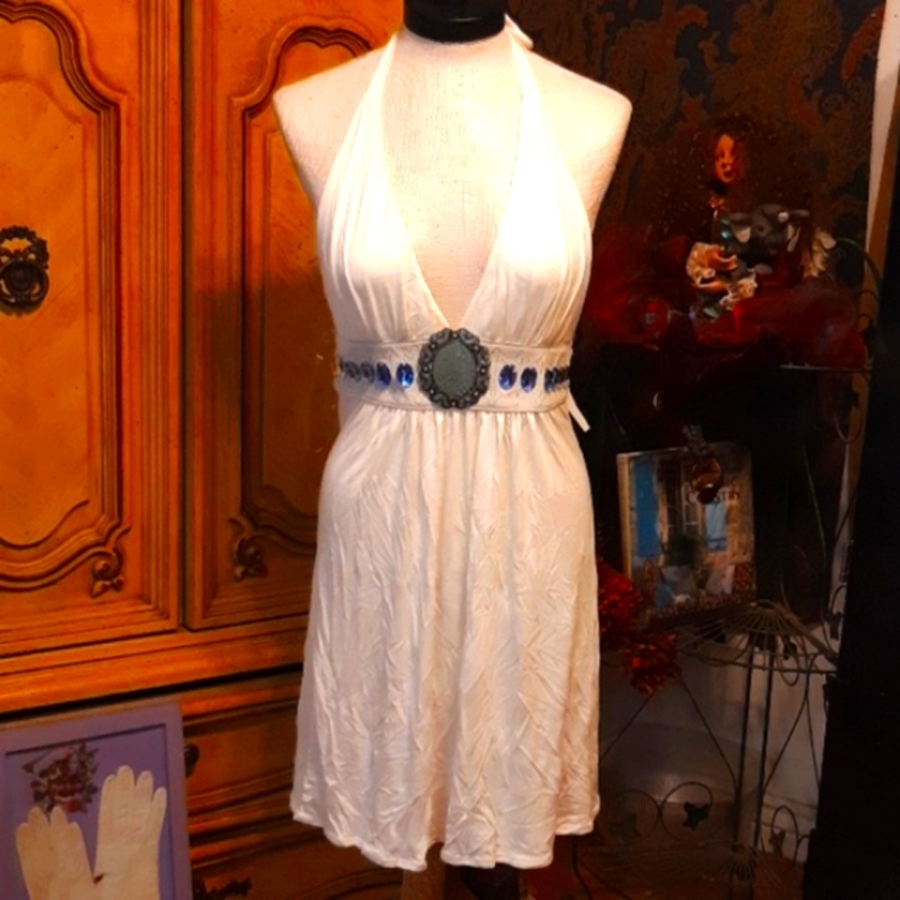 Womens White blouse Sz Med. Short Dress Monroe Style Blue Medallion T-shirt feel